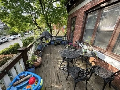 Downtown Cabbage-Town 
(Gerrard/Sherbourne) $2500 Image# 2