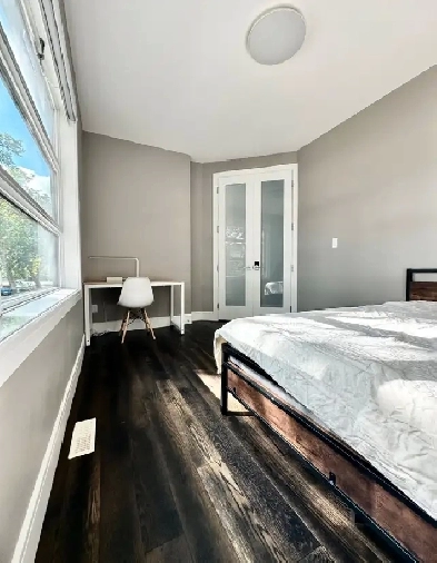 UA room private bathroom for rent Image# 3