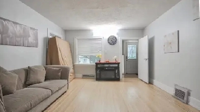Good Location! 600$ Shared Room in 2 Bed 1 Bath Detached House. Image# 4