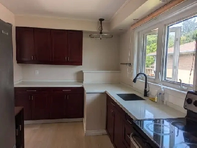 3 Beds 1 Bath HouseCA$3,000 / Month Image# 5