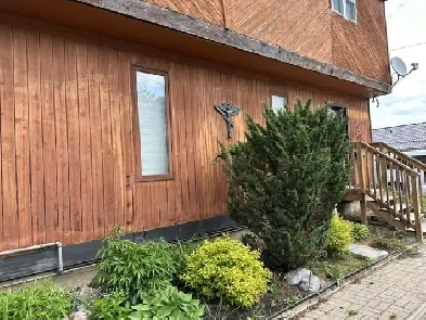 Charming 2-Bedroom with Private Backyard & Ottawa River View Image# 2
