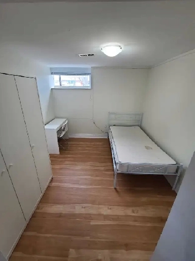 Private rooms for rent in Scarborough May and June Image# 7
