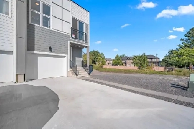 Brand new Custom semi detached on large lot in Avalon! Image# 6