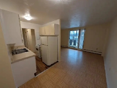 2 Bedroom Apt - 10 Veevers Drive, Hamilton!! Image# 1