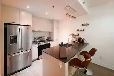 WOW! Parfait 1 chambre avec balcon! Pool! Image# 8