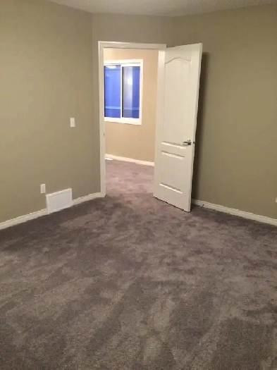 ~~RENT REDUCED~~ Beautiful House in Walker Lakes SW of Edmonton Image# 1