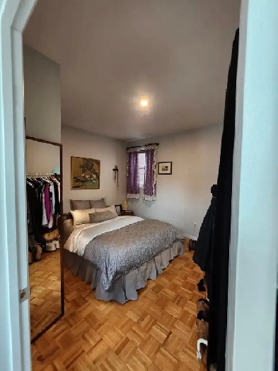 Roommate wanted Christie and Bloor Image# 1
