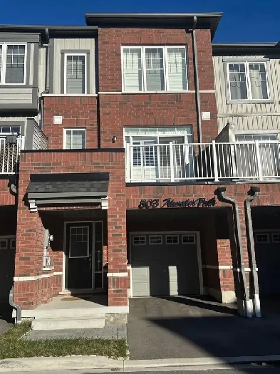 Beautiful and Spacious Townhouse for rent Image# 1