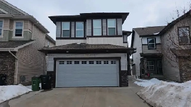 4 Bed / 2.5 Bath - with additional den room and bonus room Image# 1