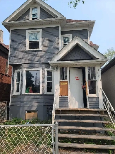 5 bedroom 2 full bath available asap Image# 9