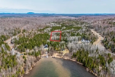 ACCÈS À L'EAU  TERRAIN BOISÉ  1,7 ACRE  STRATFORD Image# 1