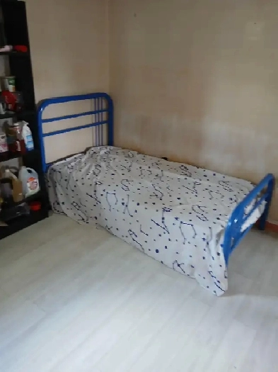 $400 Sharing room for male student Image# 1