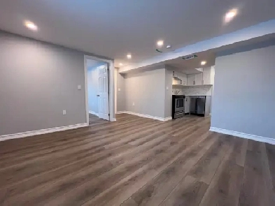 1  BEDROOM 1  BATH 1  PARKING FULLY RENOVATED. Image# 8