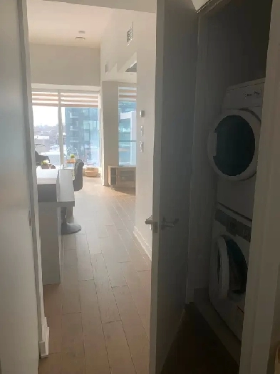 A VENDRE BEAU CONDO 3 1/2  coin bureau! Image# 1