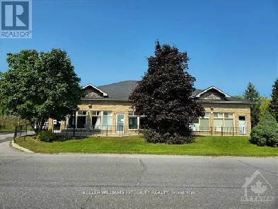 Prime Commercial Investment in Almonte! Image# 1