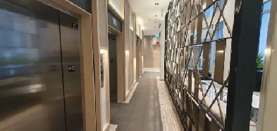 Two years new luxury 1 bedrooms plus den in central downtown Tor Image# 7