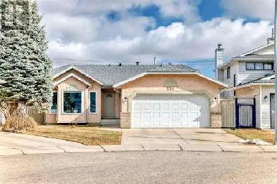 Open House May 3 (1-4 pm)  Rare Bungalow on Pie Shape Lot Image# 10