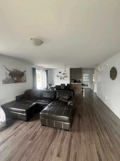 Location de 4 1/2  style condo Image# 1