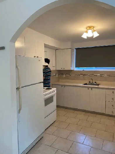 Clean 31/2 Walk-Out Basement Apartment for Rent Image# 9