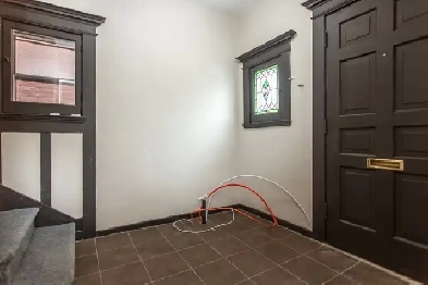 Renovated 2 Bedroom with private backyard: Bloor and Spadina Image# 11