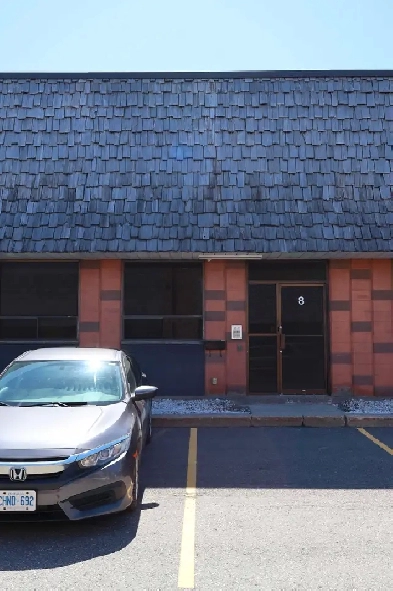 Rental Warehouse- 2500 sq ft, centrally located Image# 1