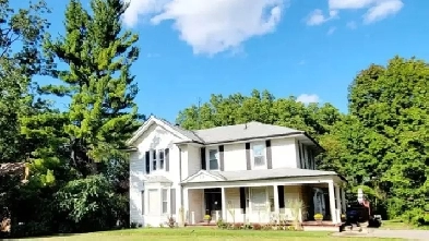 Master Bed Room For Rent in Big house in Brampton Image# 9