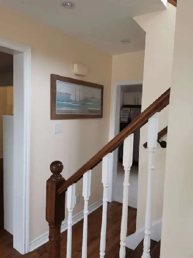 North York close to YorkUniversity renting to female Image# 2