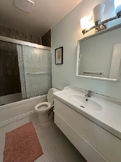 Room main floor for student rent 