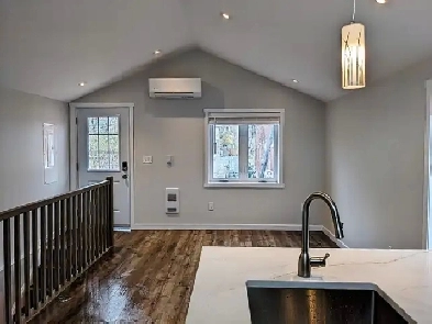 Luxury 2 bedroom coach home! Image# 5