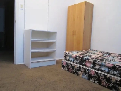 Close to University of Manitoba. one bedroom available June 1. Image# 1