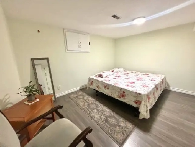 Room for rent near Brimley and Eglinton (women only) Image# 3