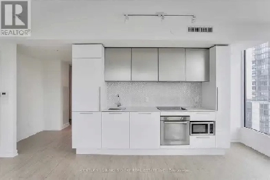 Downtown Toronto 2Bed 1Den 2Bath Image# 6