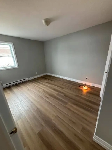One bedroom in 3-bedroom unit at Priestman St. Image# 2