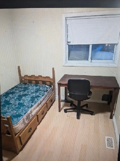 Heron Gate Mall, all inclusive. easy to downtown & school. ASAP Image# 7