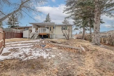 Spacious 2-Bed with Huge Fenced Yard (Radisson Heights) Image# 1