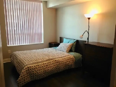 $1,200 – Furnished Condo Yonge Image# 2