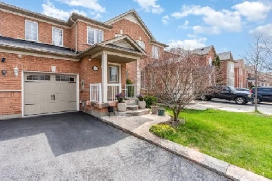 3 Bedroom Freehold Townhouse for sale Brampton Image# 1
