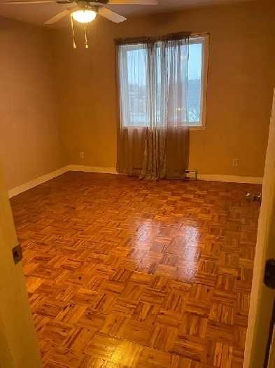 4 1/2 Moderne, $1475 Image# 1