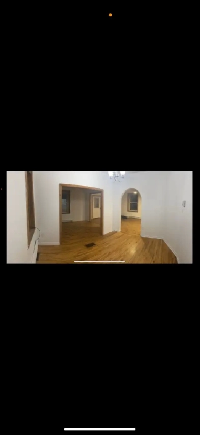 Yamaska: Grande maison rénovée à 2 étages avec stationnements Image# 8