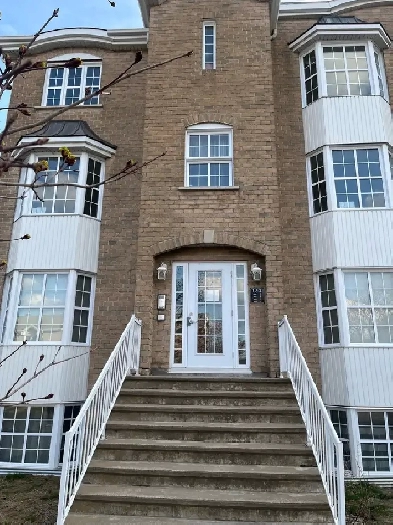 beau condo de 3 chambres à Repentigny Image# 1