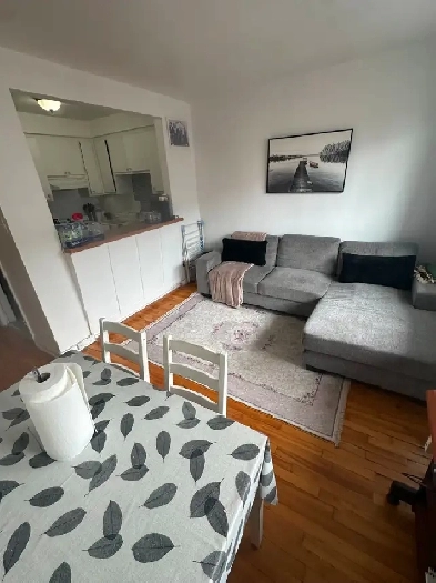 Métro Radisson, 3 1/2, chauffé, poêle et frigidaire Image# 1