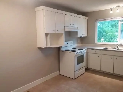 3 bedrooms 2 washrooms unit for rent Surrey center Image# 2