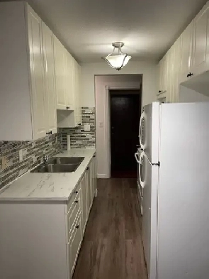 1 BDRM & Den in Old Strathcona! Excellent Location, Renovated! Image# 2