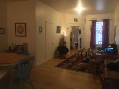 (Coloc) 740$ pour 1 chambre dans un 5 et demi Image# 1