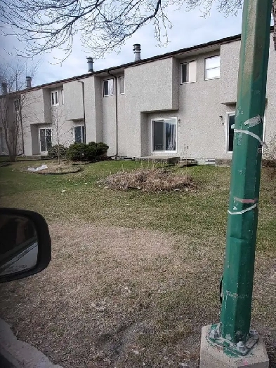 NEAR U of M- Beautiful 4 Bedroom Townhouse Condo. Image# 1