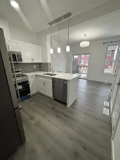 $2,095 – Brand New 3 Bed Townhouse - SW Edmonton The Orchards Image# 5