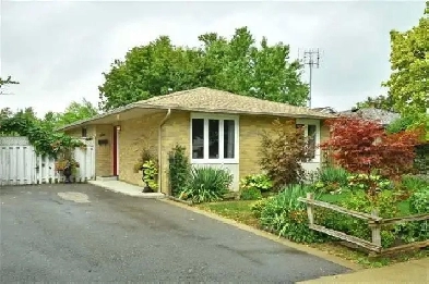 3 bedroom detached banglow near 410 and Queens - July 1st Image# 9