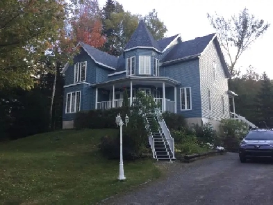 Maison Victorienne à vendre dans Les Laurentides Image# 2