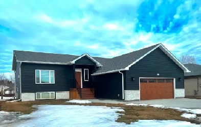 PRICE REDUCTION! FINISHED BSMT 5 BED 3 BATHS COVERED BACK DECK Image# 7