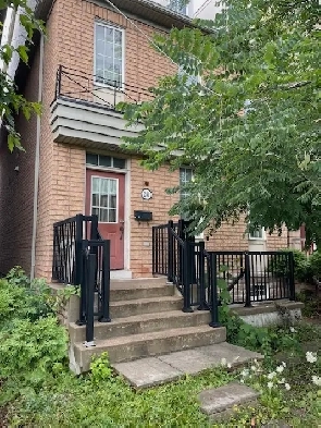 Furnished Room With Shared Shower Close to York Uni and Subway Image# 1